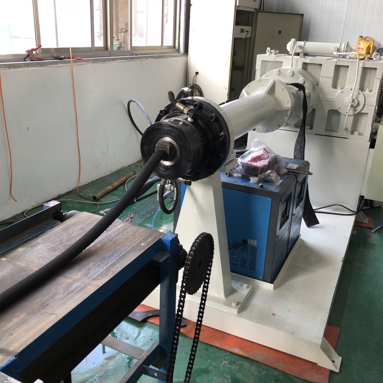 橡膠擠出機106 (2).jpg