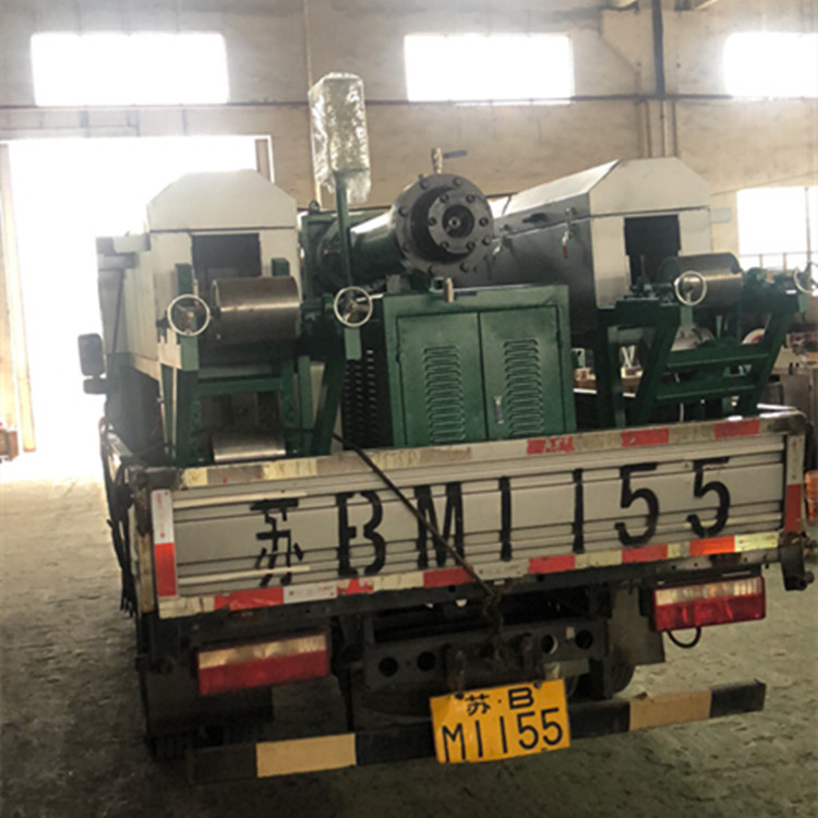 硅膠擠出機IMG_4667_副本.jpg